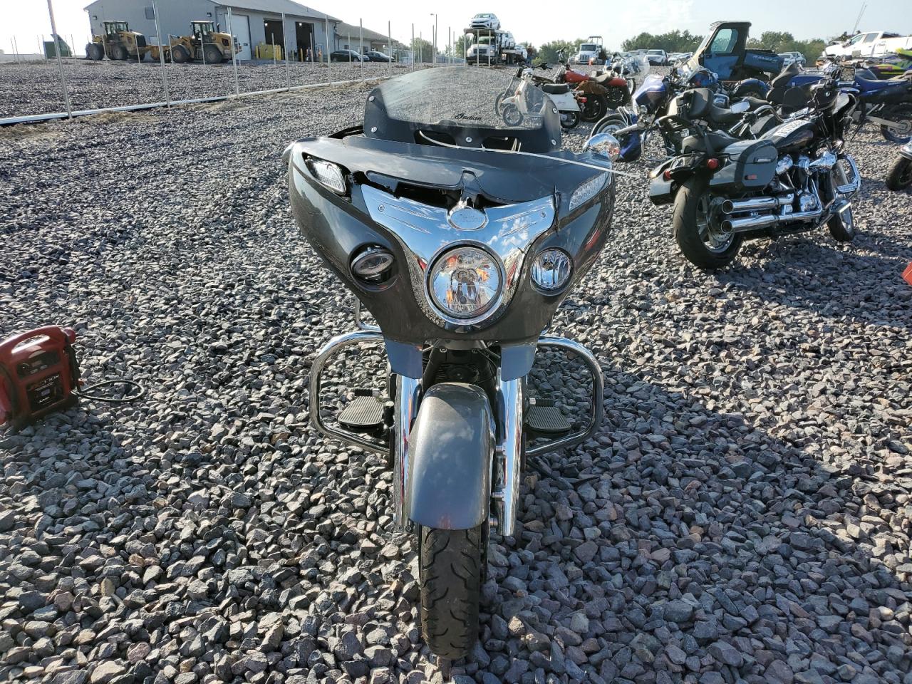 2018 INDIAN MOTORCYCLE Chieftan — VIN 56KTCBAA2J3361103 — photo 2